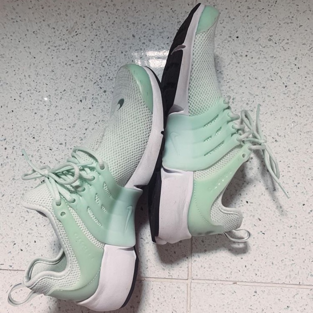 Nike tennis shoes